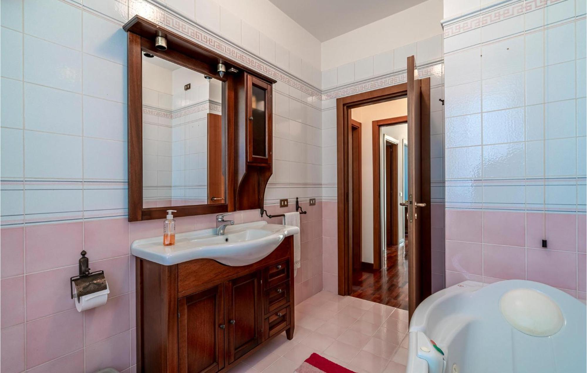 Nice Home In Belsito With Wifi Montepagano Extérieur photo