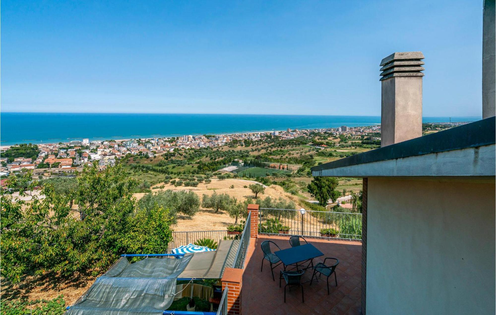 Nice Home In Belsito With Wifi Montepagano Extérieur photo
