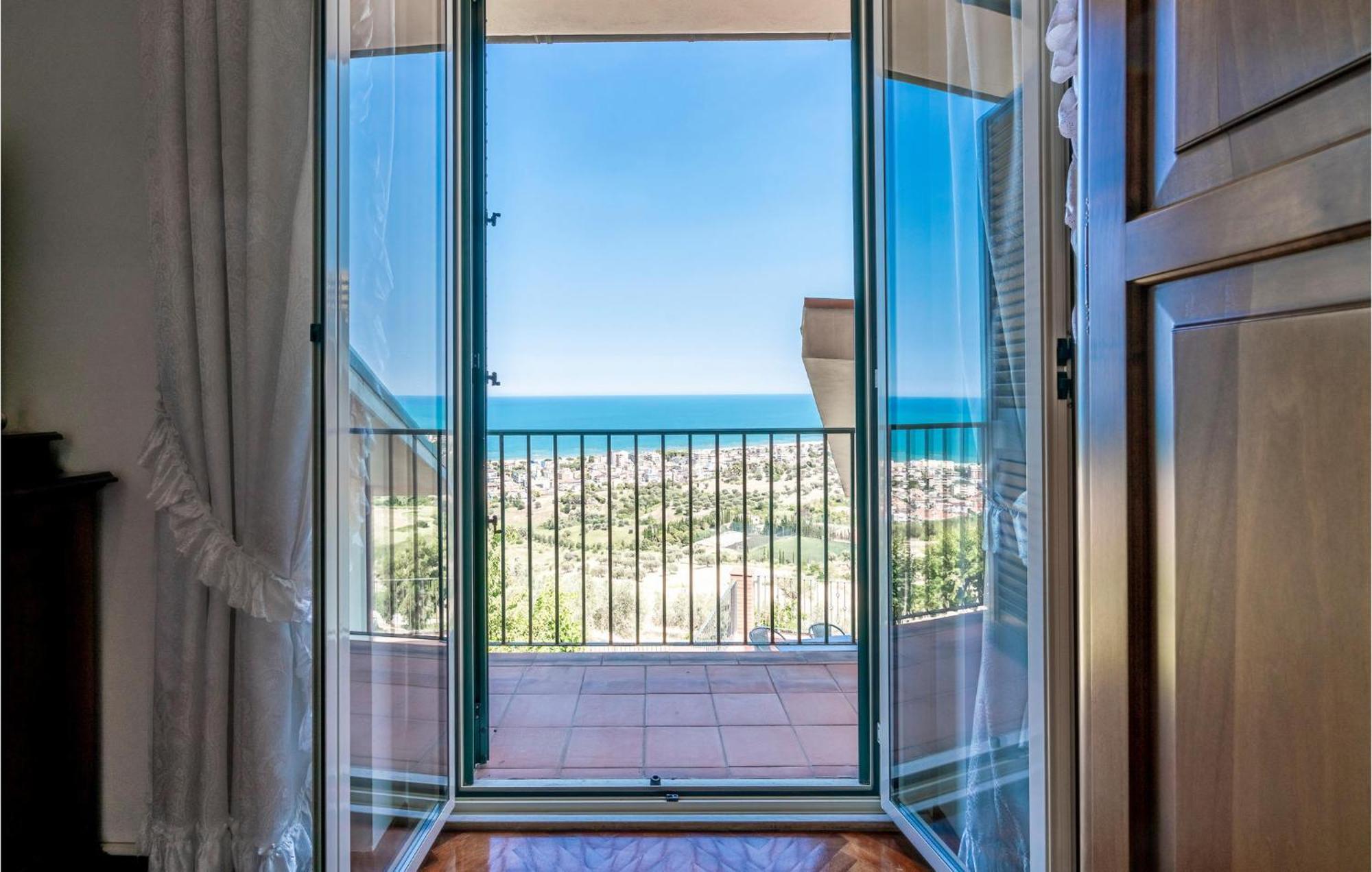 Nice Home In Belsito With Wifi Montepagano Extérieur photo
