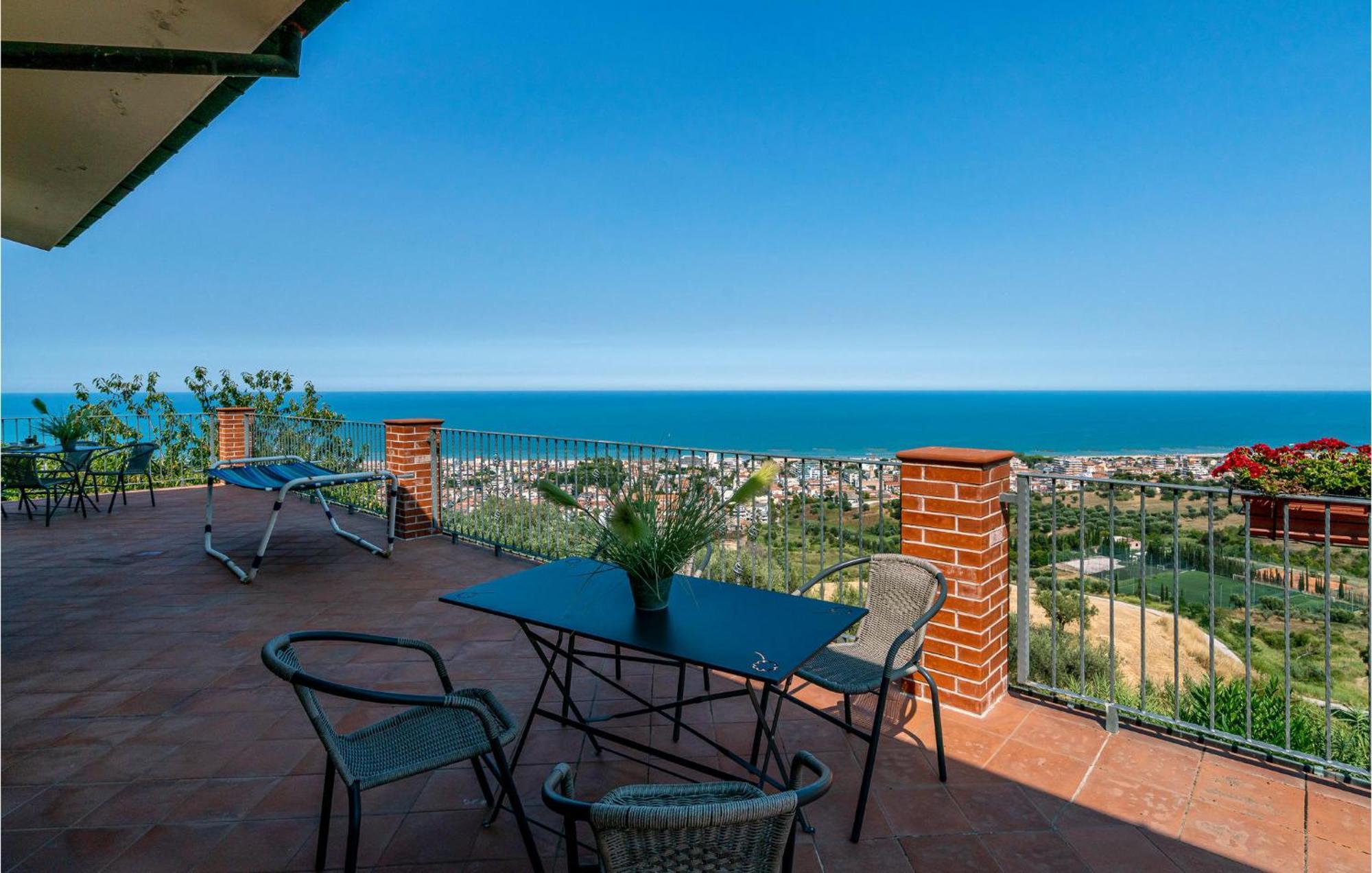 Nice Home In Belsito With Wifi Montepagano Extérieur photo